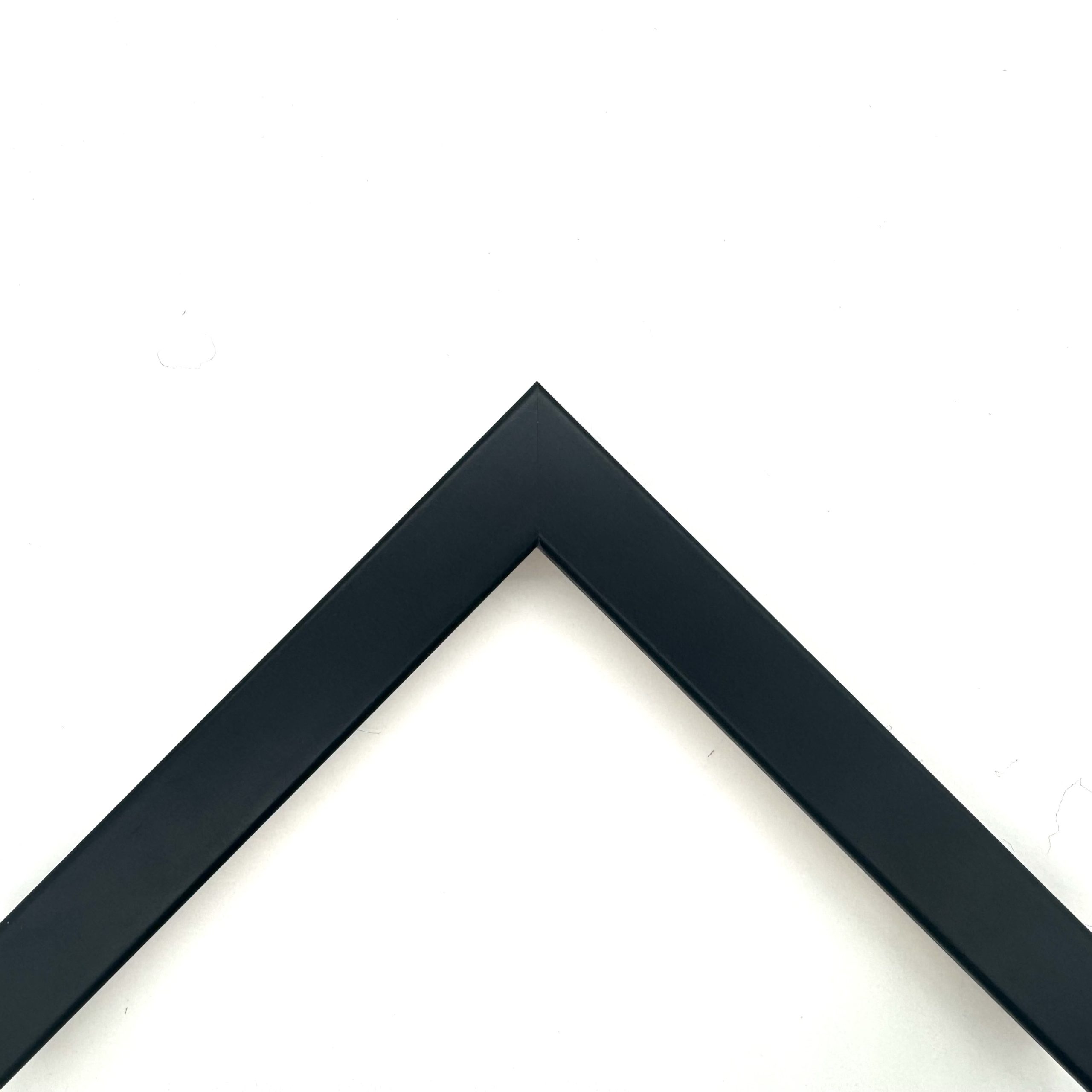 Cornice piatta laccato opaco nero art. 28F22OP