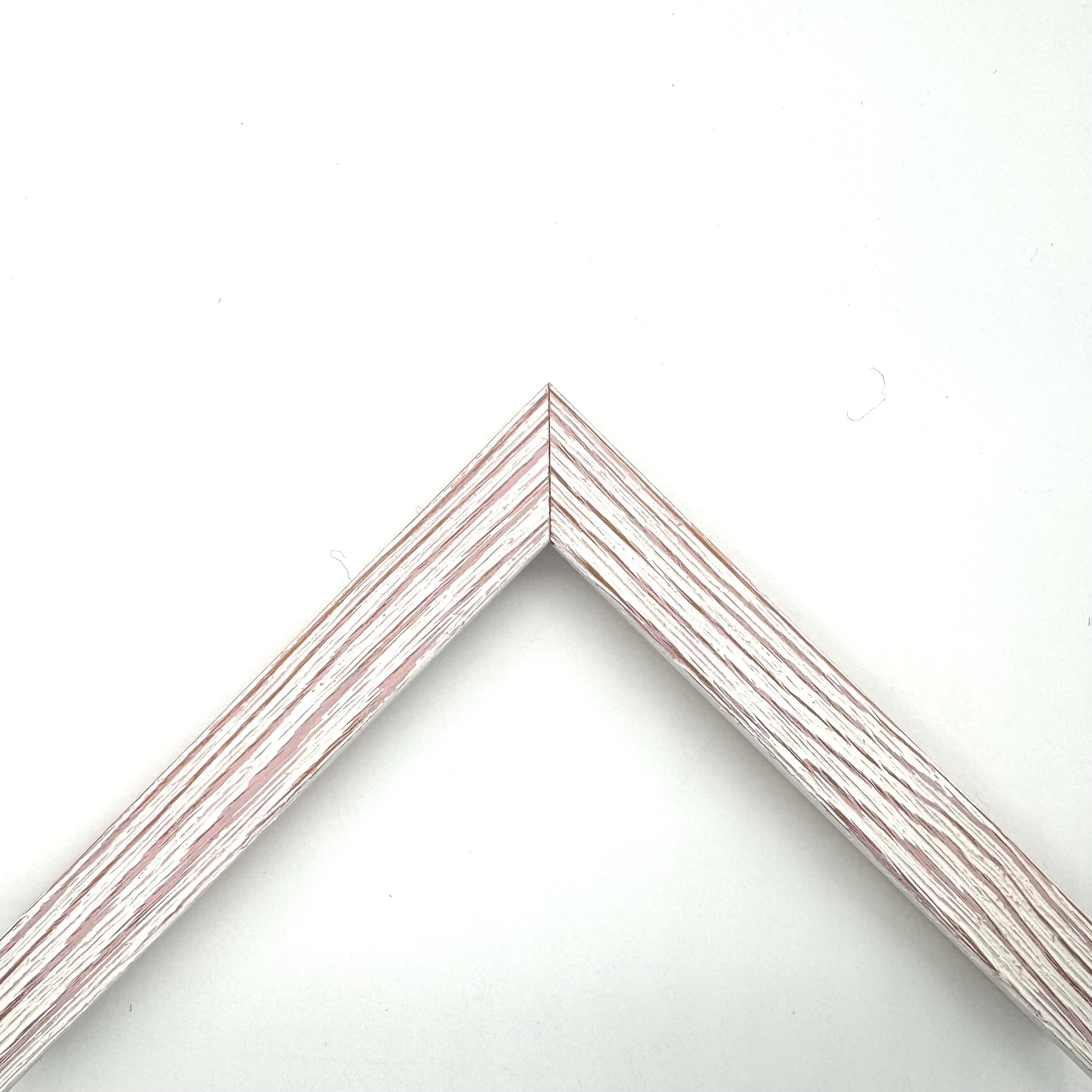 Cornice piatta colorato graffiata rosa art. 28FB770GR