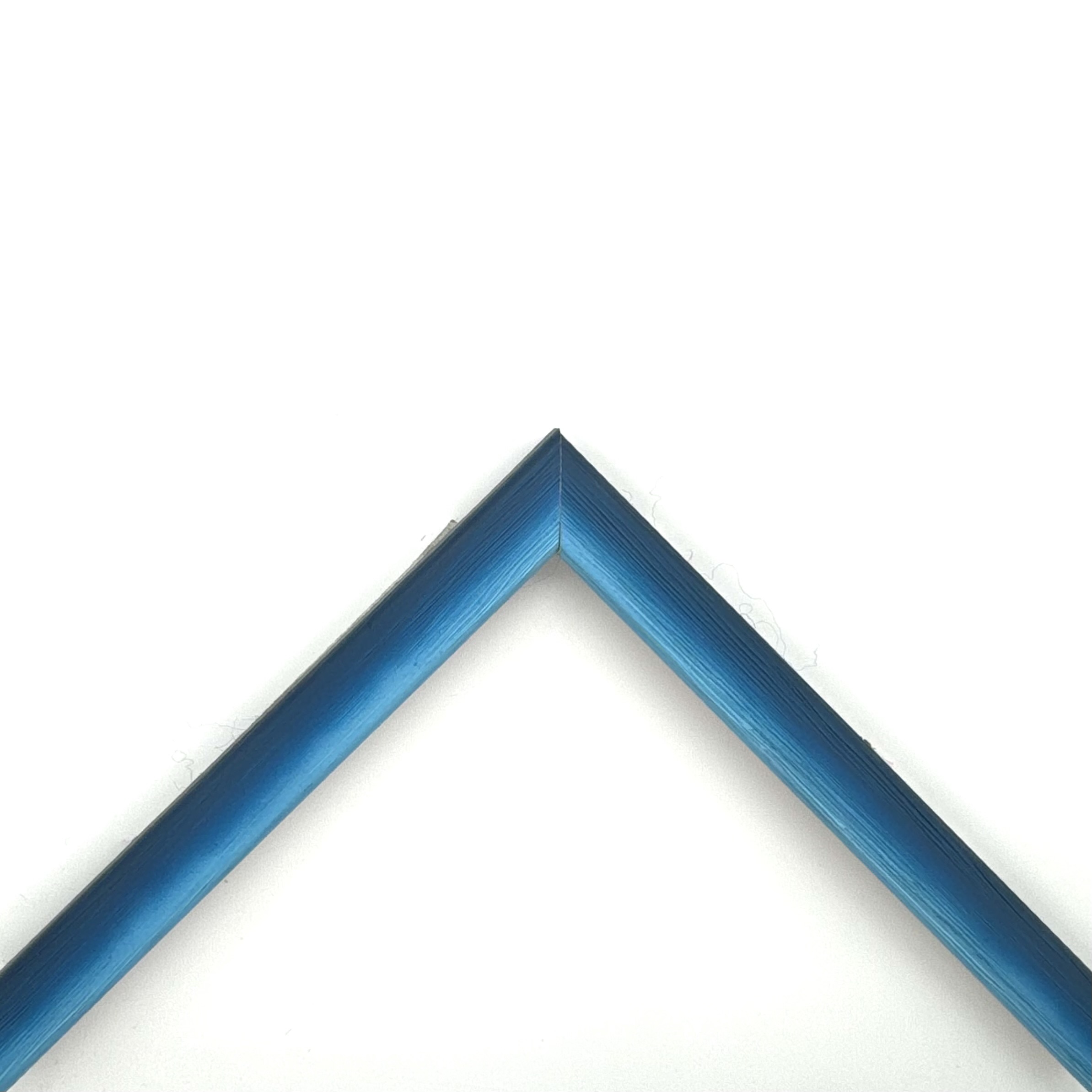 Dove coloured scratched mouldings art. TONDABWGR