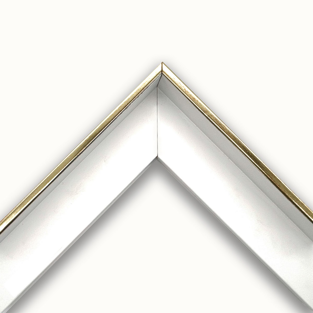 Cornice a cassetta americana laccato opaco pellicola bianco-oro art. 546F39DVPC